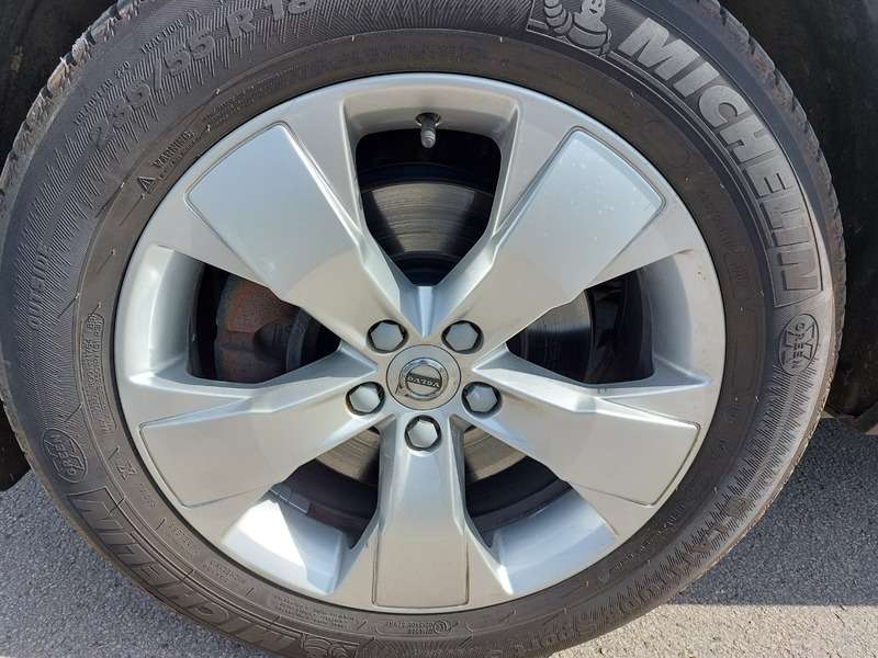 null VOLVO XC40 null VOLVO XC40