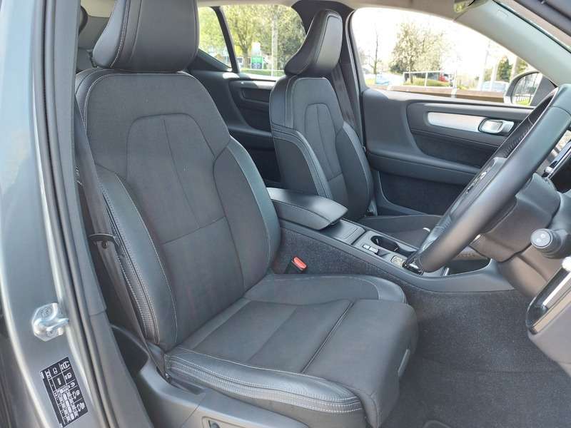 null VOLVO XC40 null VOLVO XC40