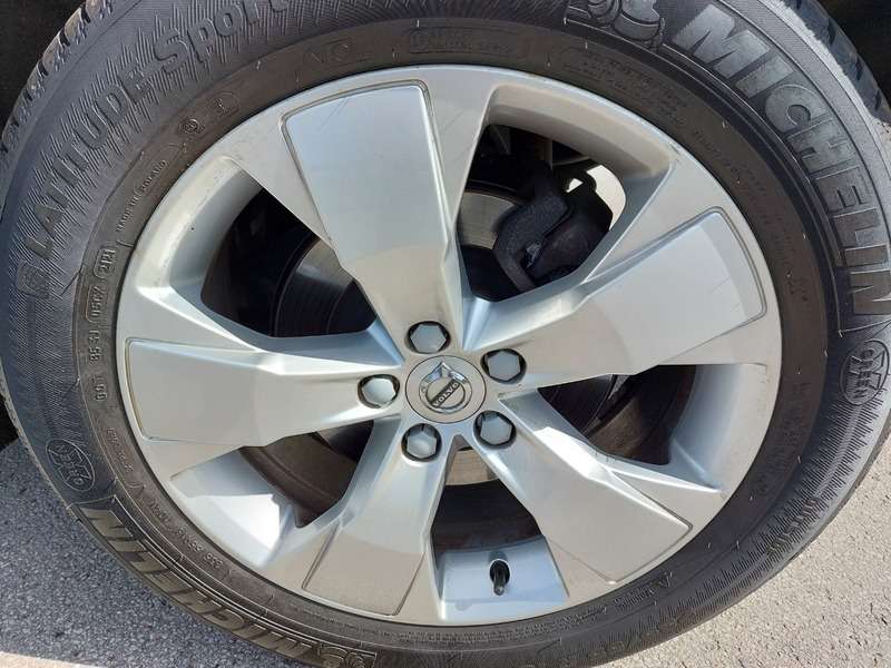 null VOLVO XC40 null VOLVO XC40