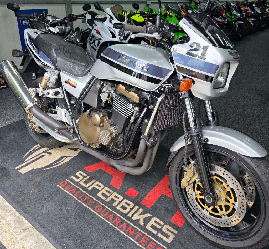 2004 KAWASAKI ZR 1200 A3P 2004 KAWASAKI ZR 1200 A3P