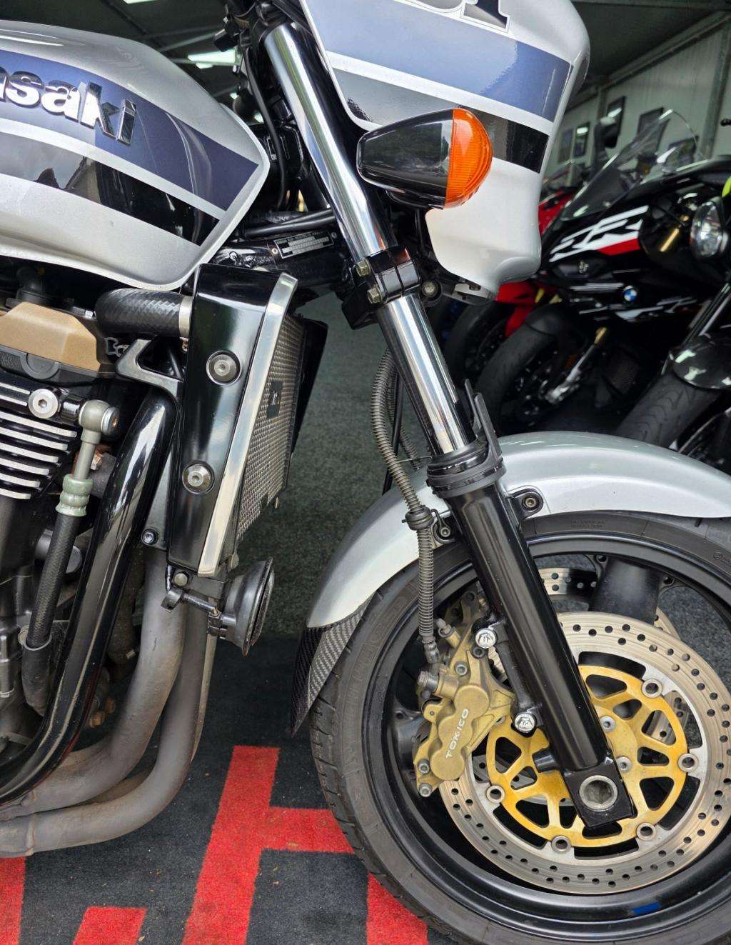 2004 KAWASAKI ZR 1200 A3P 2004 KAWASAKI ZR 1200 A3P