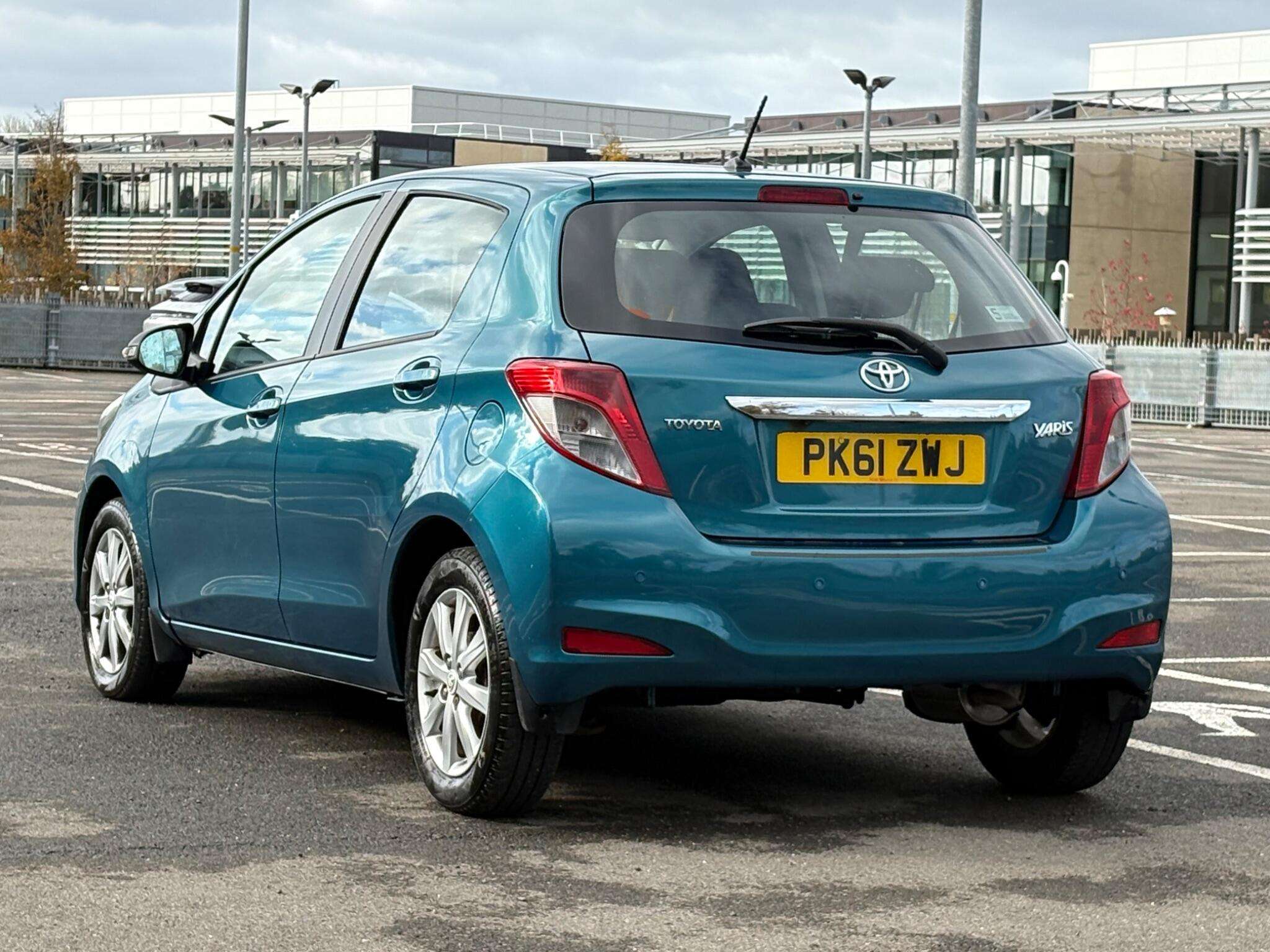 2011 TOYOTA YARIS 2011 TOYOTA YARIS