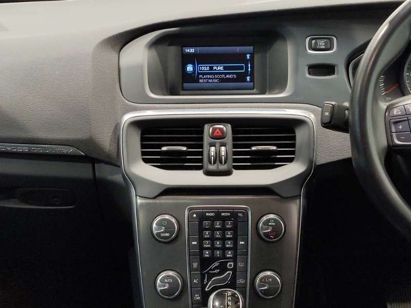 2014 VOLVO V40 2014 VOLVO V40