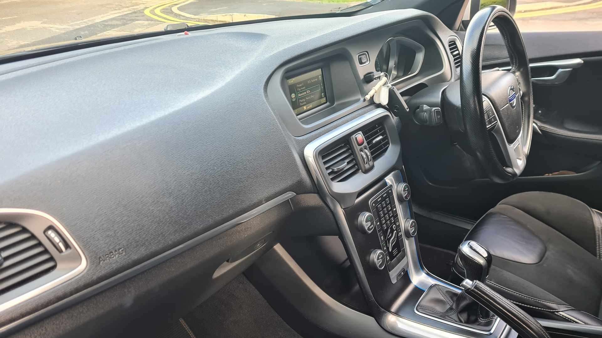 2015 VOLVO V40 2015 VOLVO V40