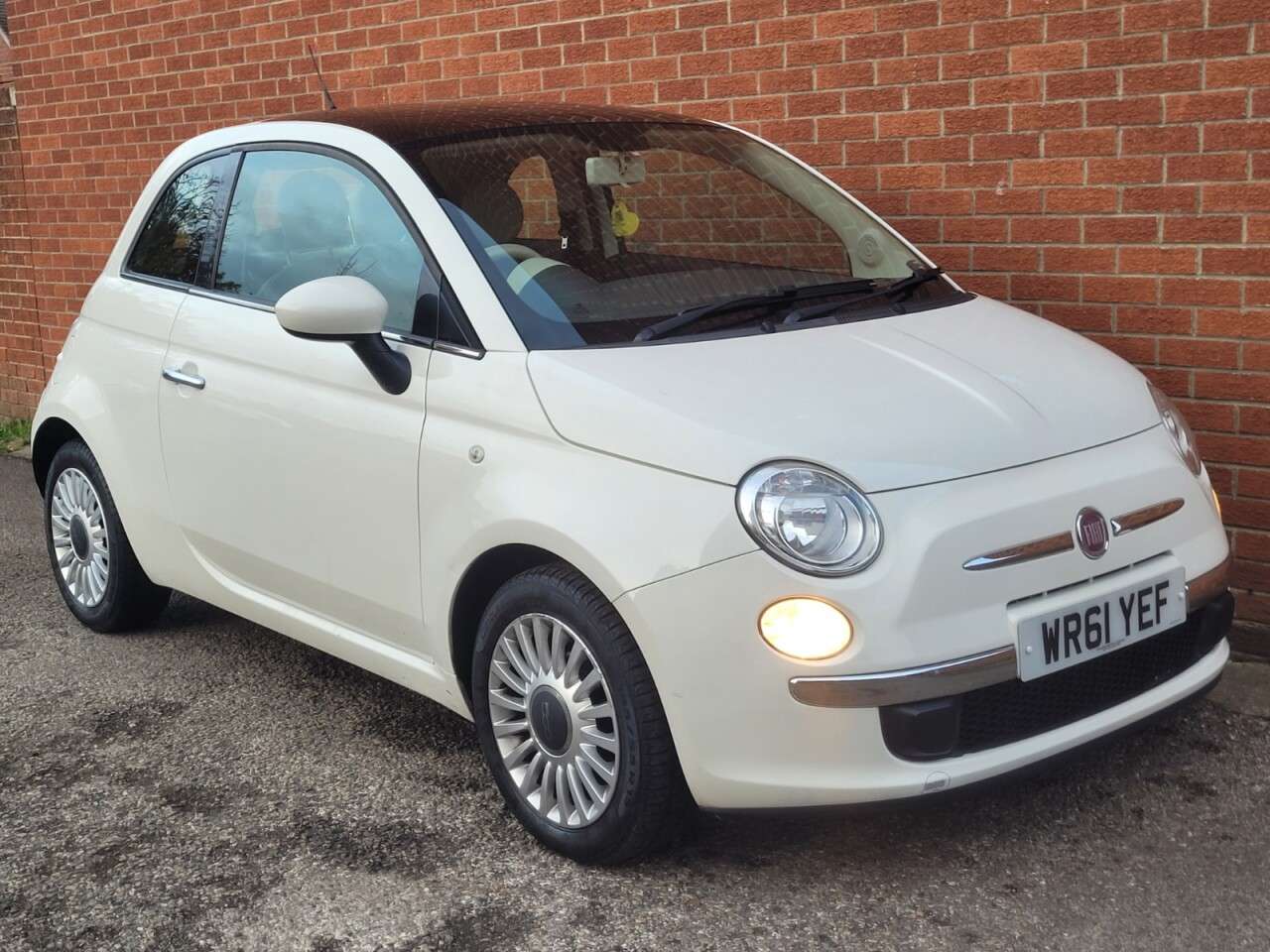 2011 FIAT 500 2011 FIAT 500