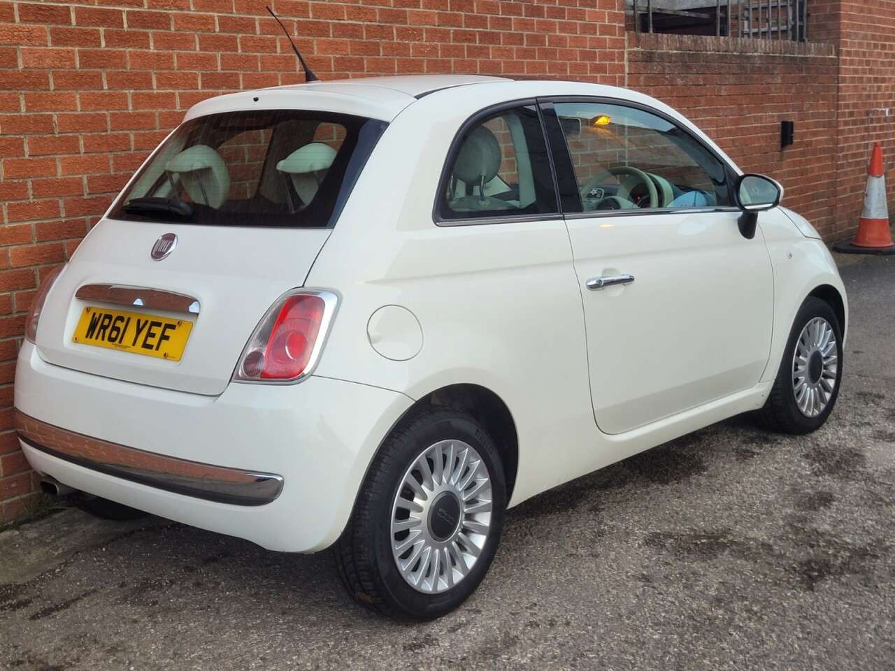 2011 FIAT 500 2011 FIAT 500