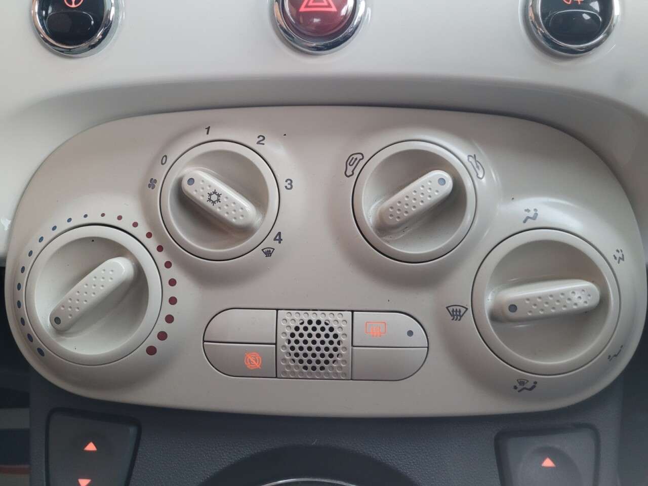 2011 FIAT 500 2011 FIAT 500