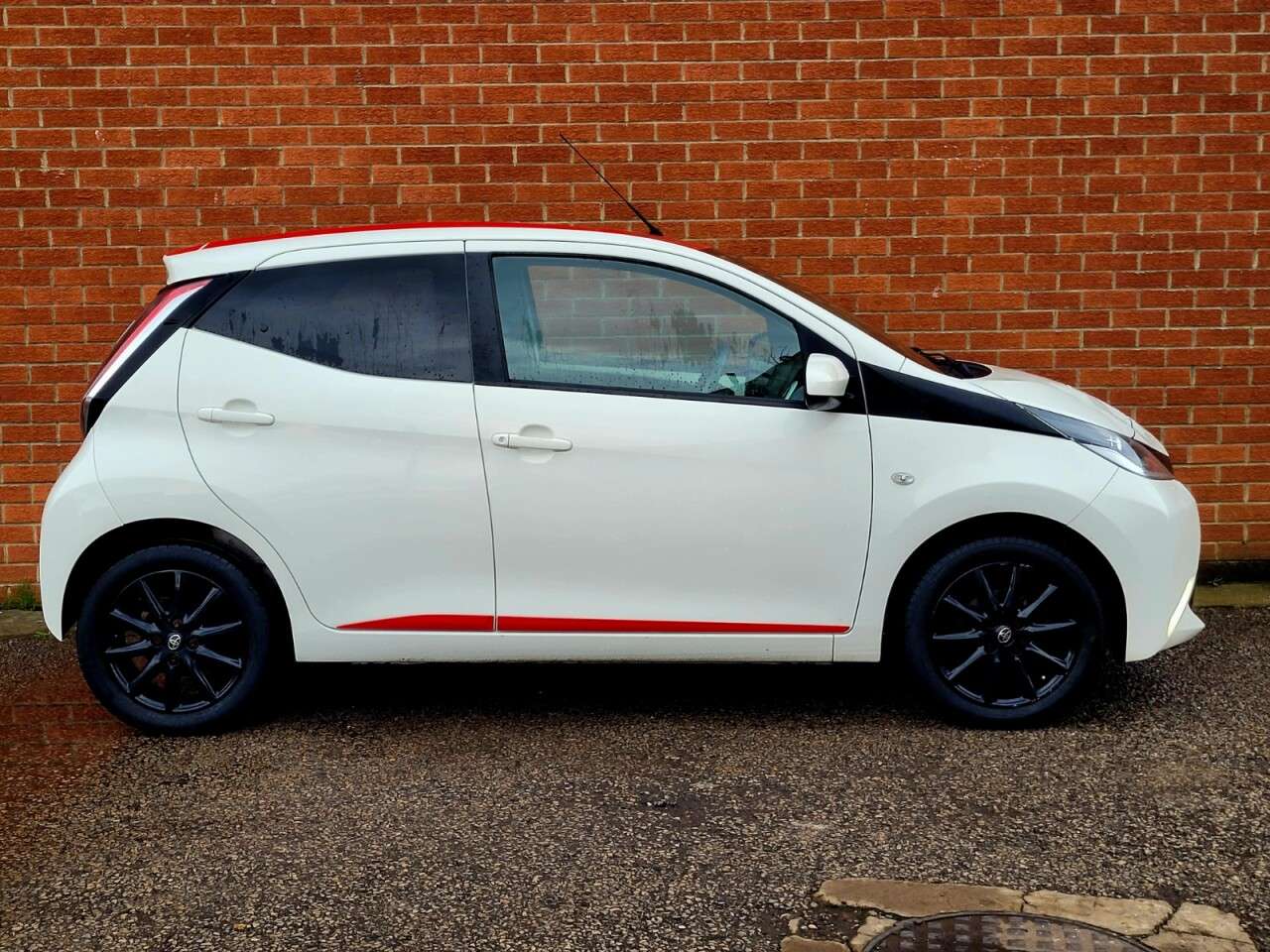 2017 TOYOTA AYGO 2017 TOYOTA AYGO