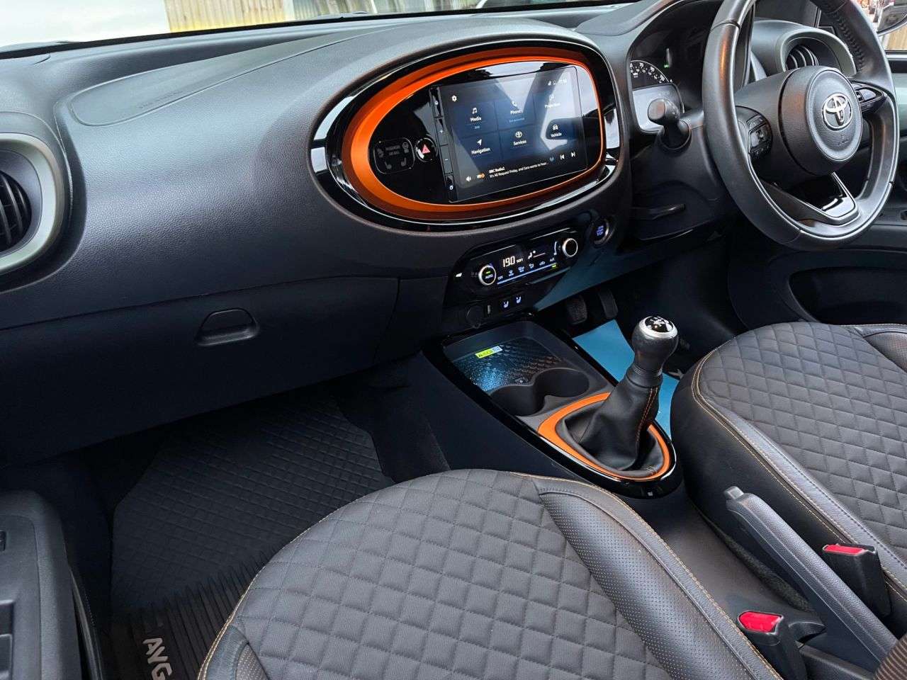 2022 TOYOTA AYGO X 2022 TOYOTA AYGO X