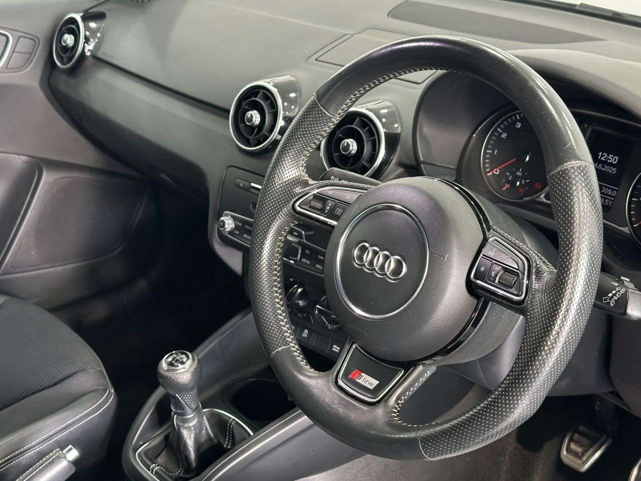 2017 AUDI A1 2017 AUDI A1