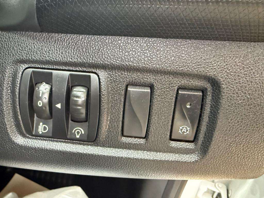 2017 RENAULT CLIO 2017 RENAULT CLIO