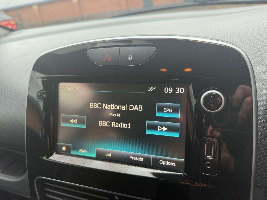 2017 RENAULT CLIO 2017 RENAULT CLIO