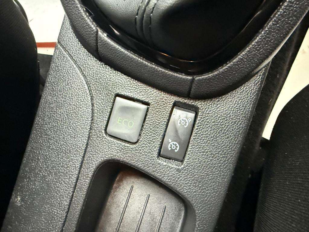 2017 RENAULT CLIO 2017 RENAULT CLIO