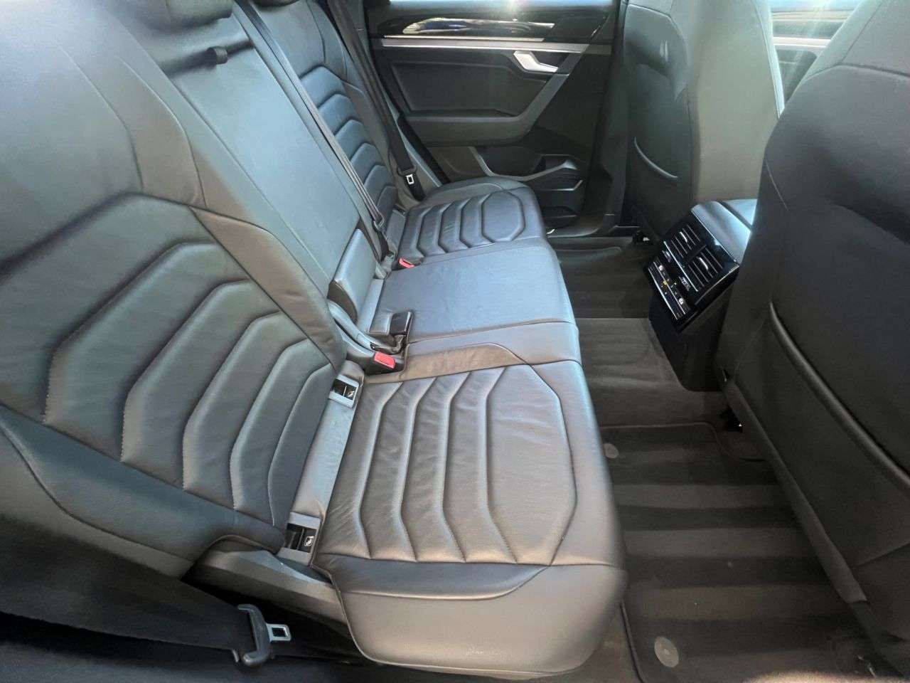 null VOLKSWAGEN TOUAREG null VOLKSWAGEN TOUAREG