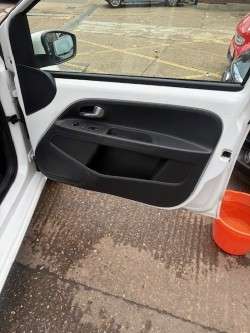 2014 VOLKSWAGEN UP! 2014 VOLKSWAGEN UP!