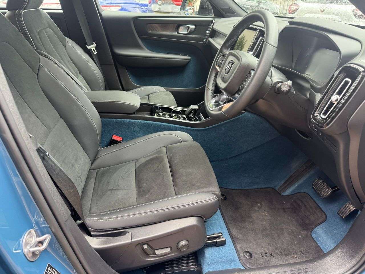 2022 VOLVO XC40 2022 VOLVO XC40