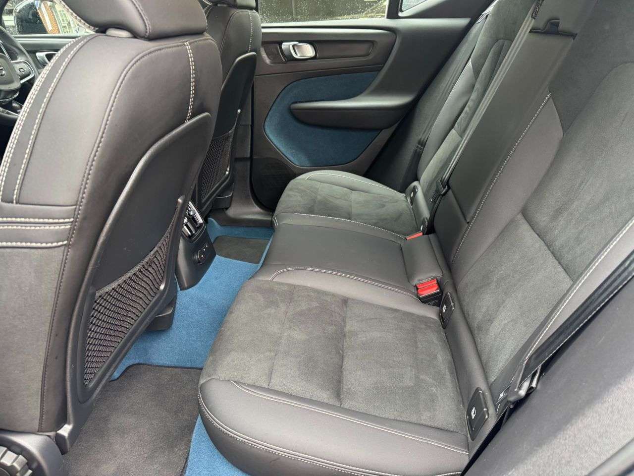 2022 VOLVO XC40 2022 VOLVO XC40