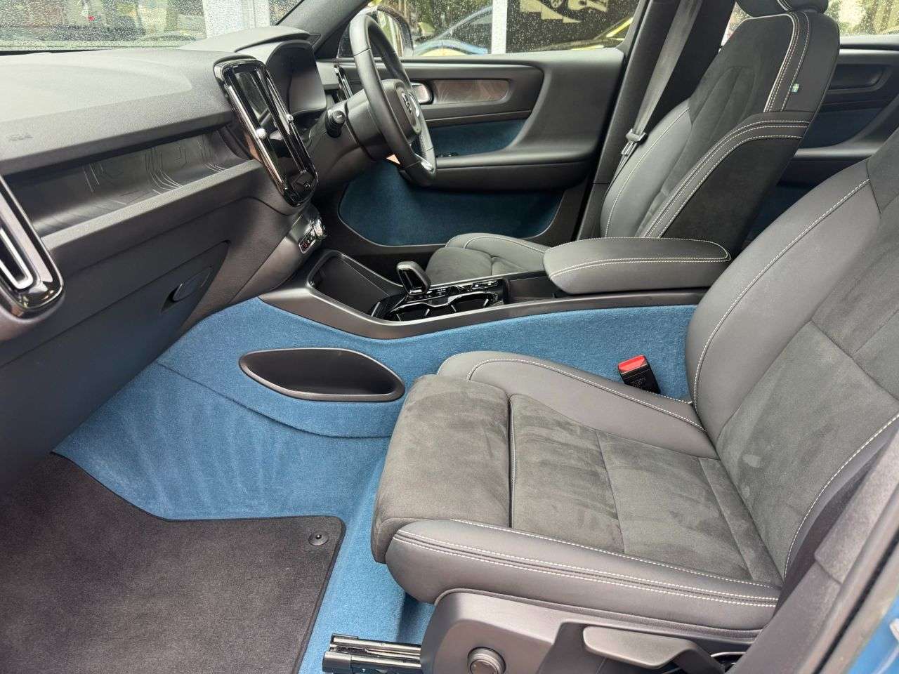 2022 VOLVO XC40 2022 VOLVO XC40