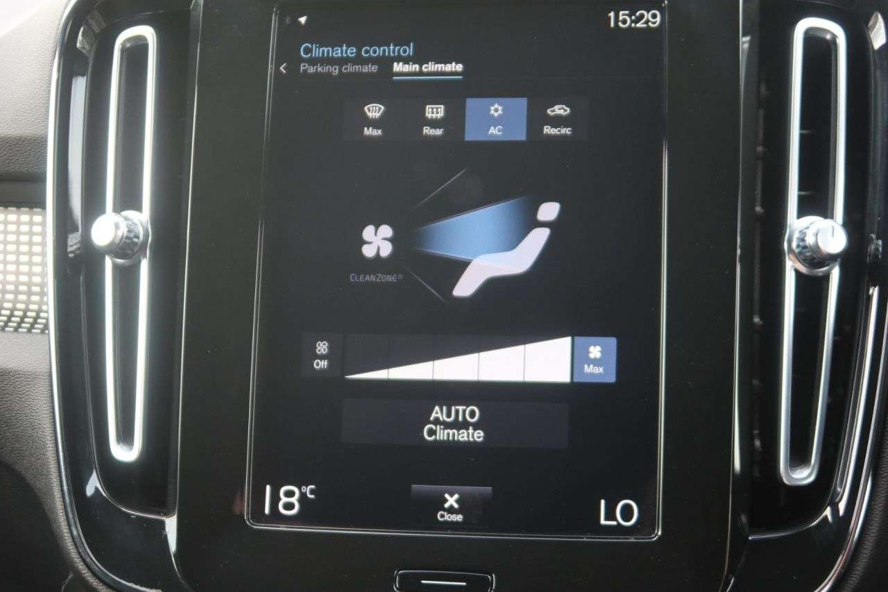 2021 VOLVO XC40 2021 VOLVO XC40