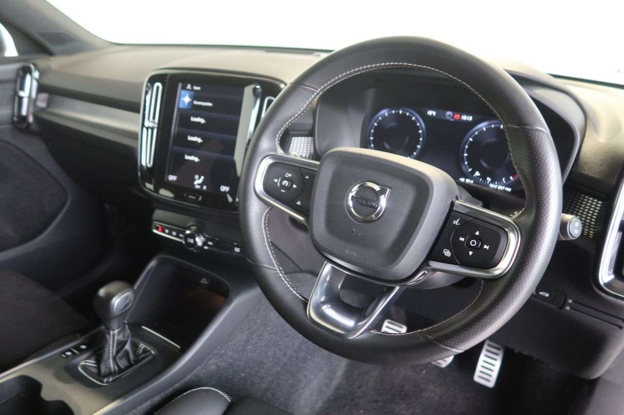 2021 VOLVO XC40 2021 VOLVO XC40