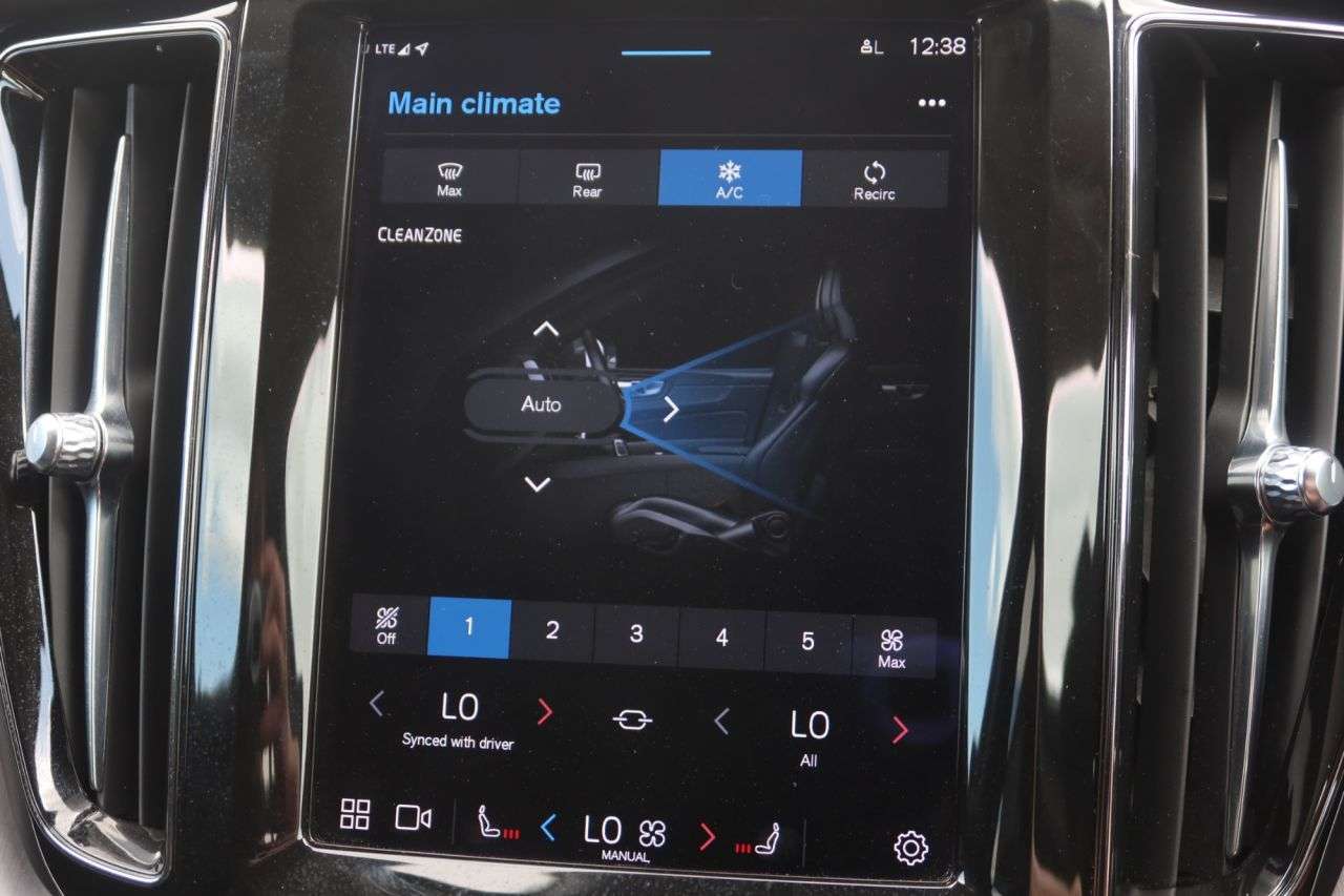 2022 VOLVO XC60 2022 VOLVO XC60