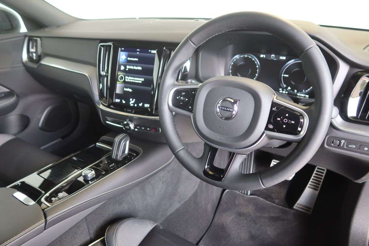 2022 VOLVO S60 2022 VOLVO S60