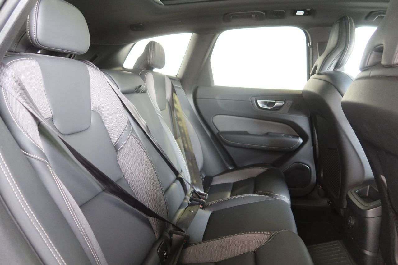 2021 VOLVO XC60 2021 VOLVO XC60