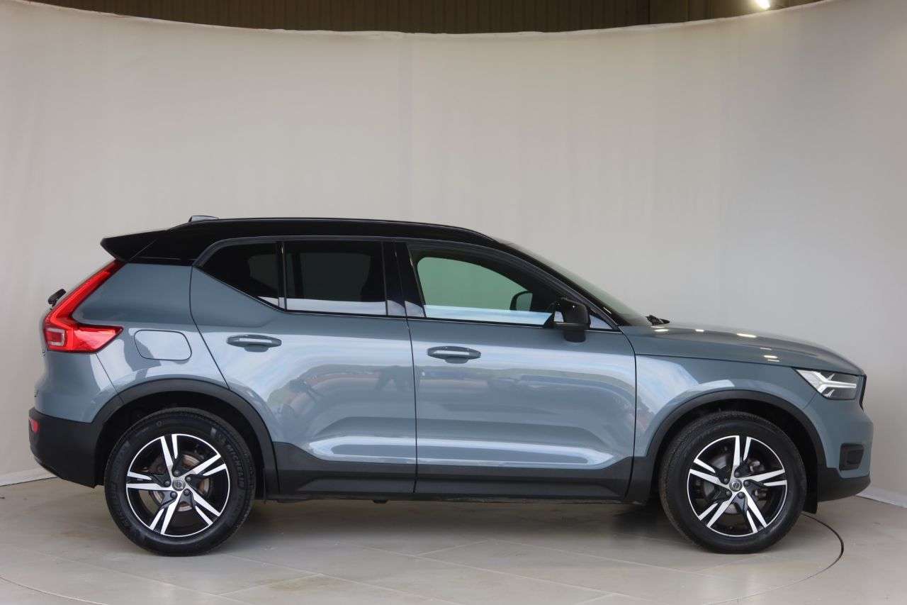 2021 VOLVO XC40 2021 VOLVO XC40