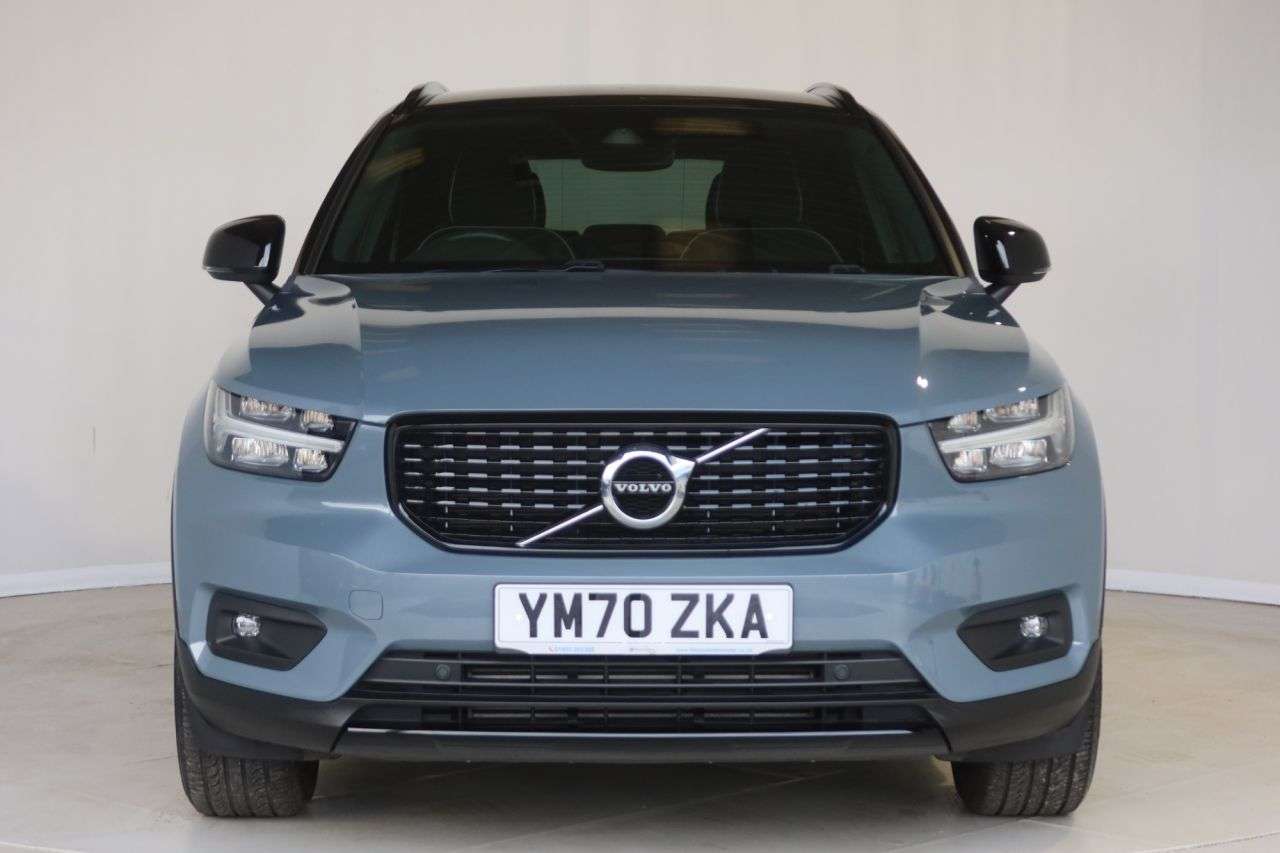 2021 VOLVO XC40 2021 VOLVO XC40