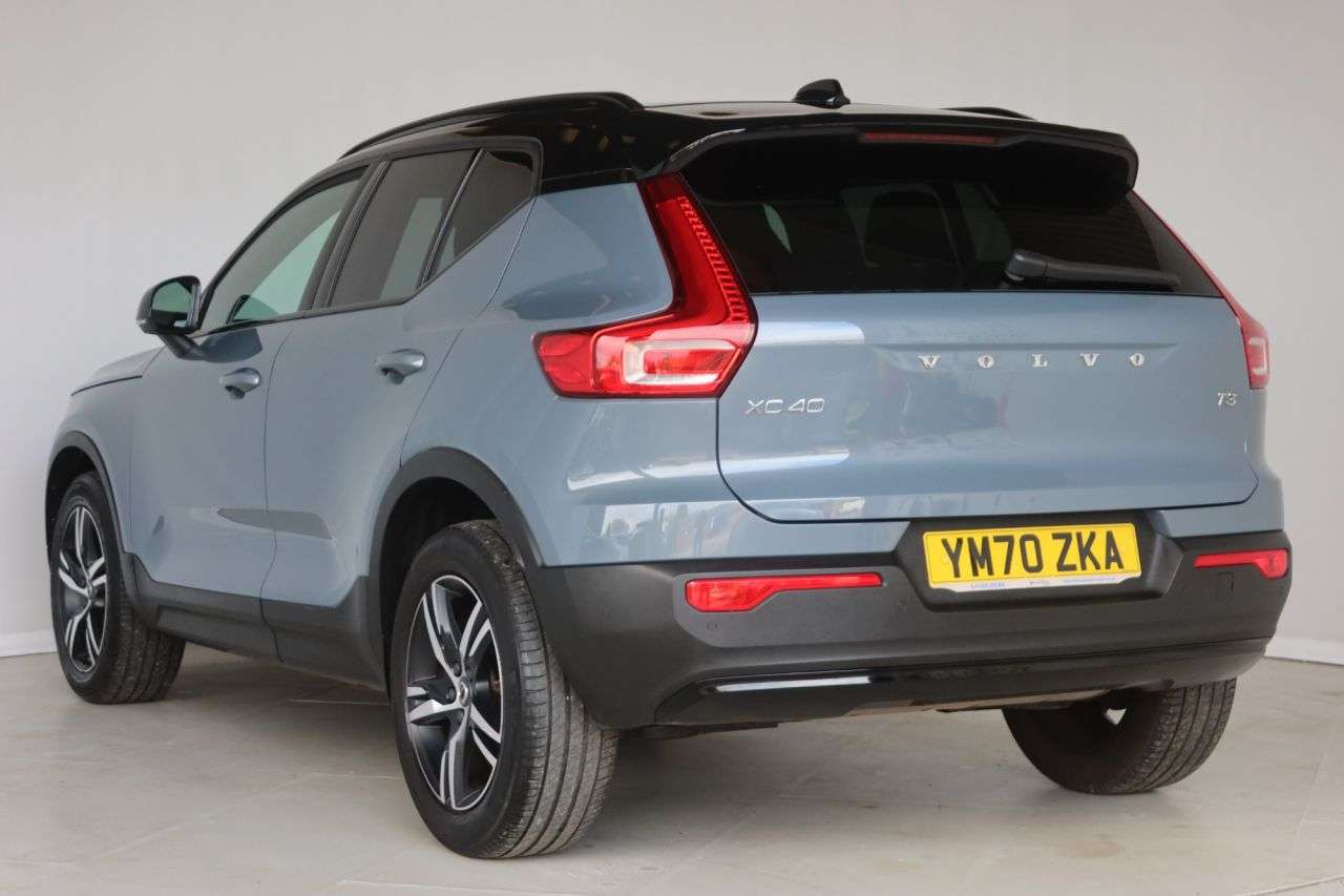 2021 VOLVO XC40 2021 VOLVO XC40