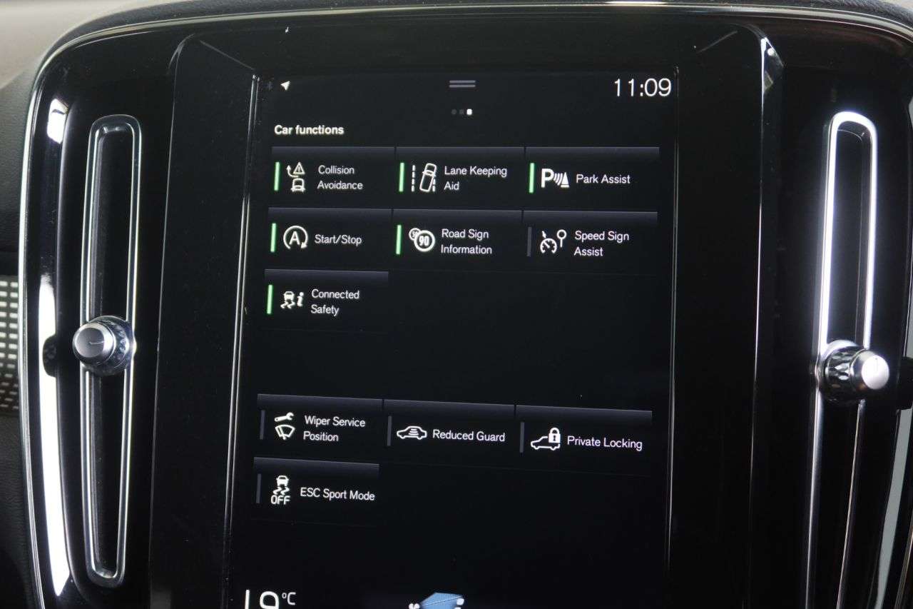 2021 VOLVO XC40 2021 VOLVO XC40