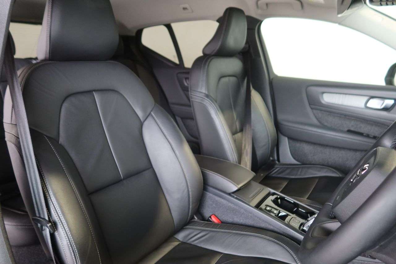 2021 VOLVO XC40 2021 VOLVO XC40