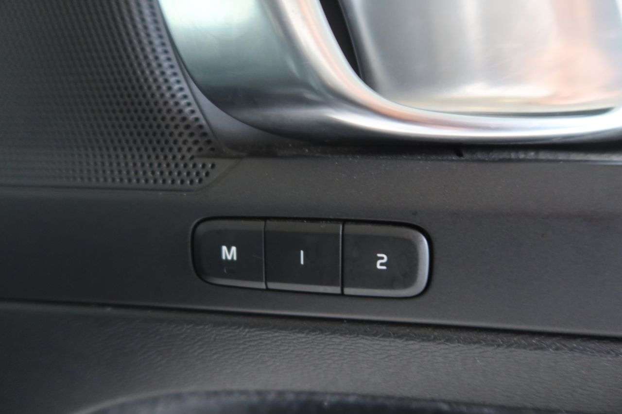 2021 VOLVO XC40 2021 VOLVO XC40