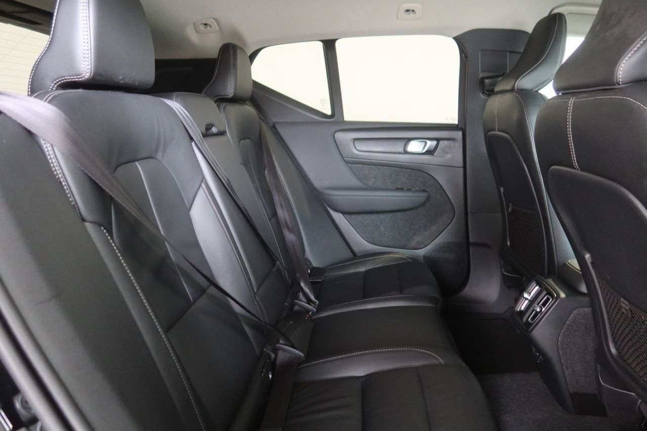 2021 VOLVO XC40 2021 VOLVO XC40