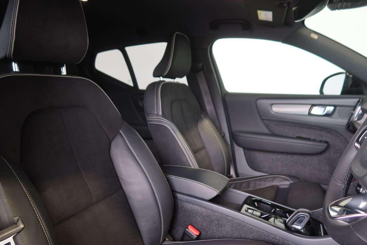 2021 VOLVO XC40 2021 VOLVO XC40