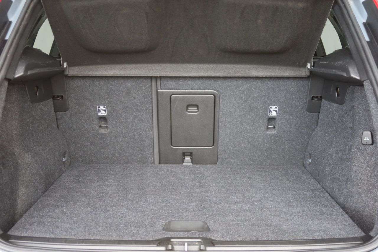 2021 VOLVO XC40 2021 VOLVO XC40