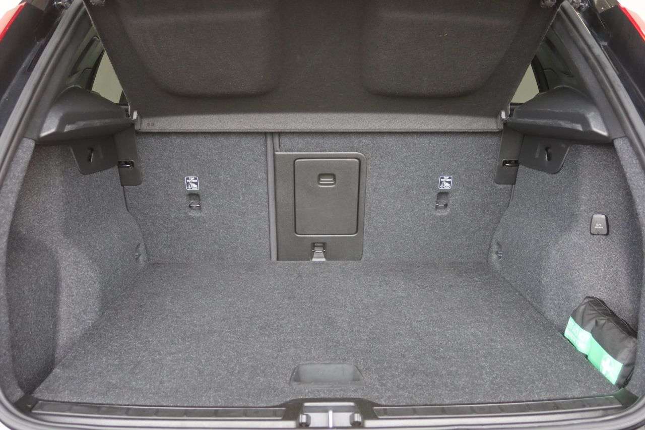 2022 VOLVO XC40 2022 VOLVO XC40