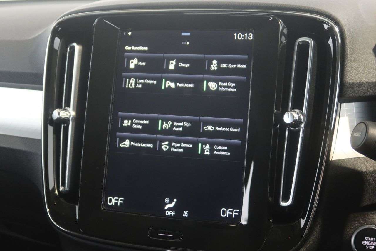 2022 VOLVO XC40 2022 VOLVO XC40