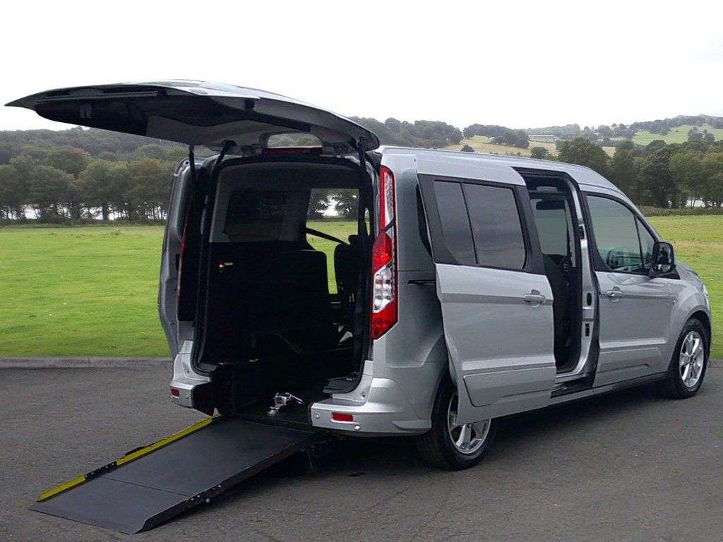 Check out this Ford Grand Tourneo Connect 2018 Diesel Manual