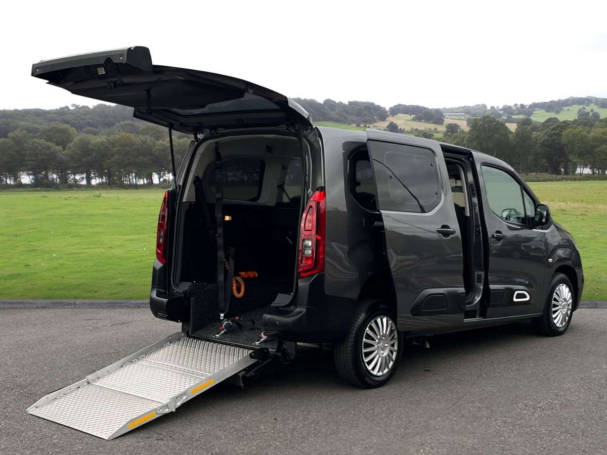 Check out this Citroen Berlingo 2019 Diesel Manual