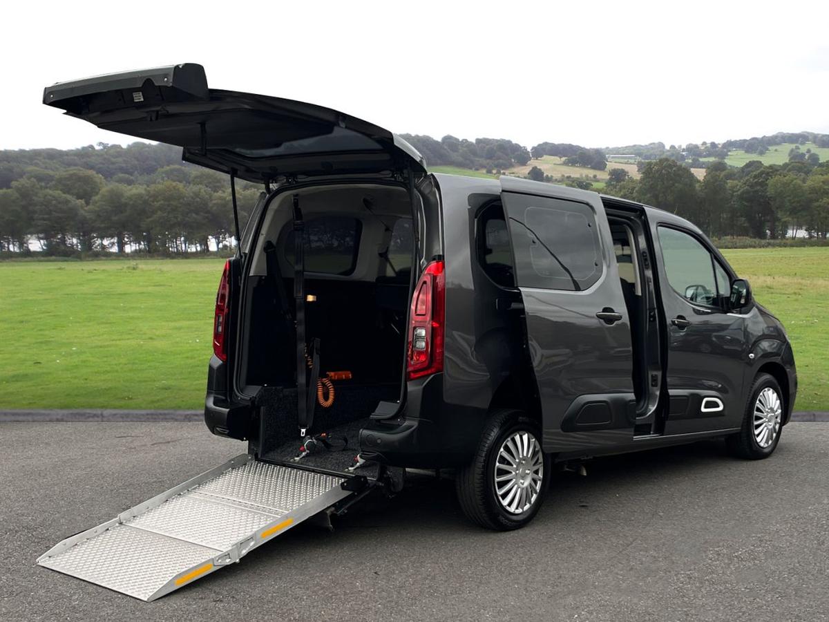 Check out this Citroen Berlingo 2019 Diesel Manual