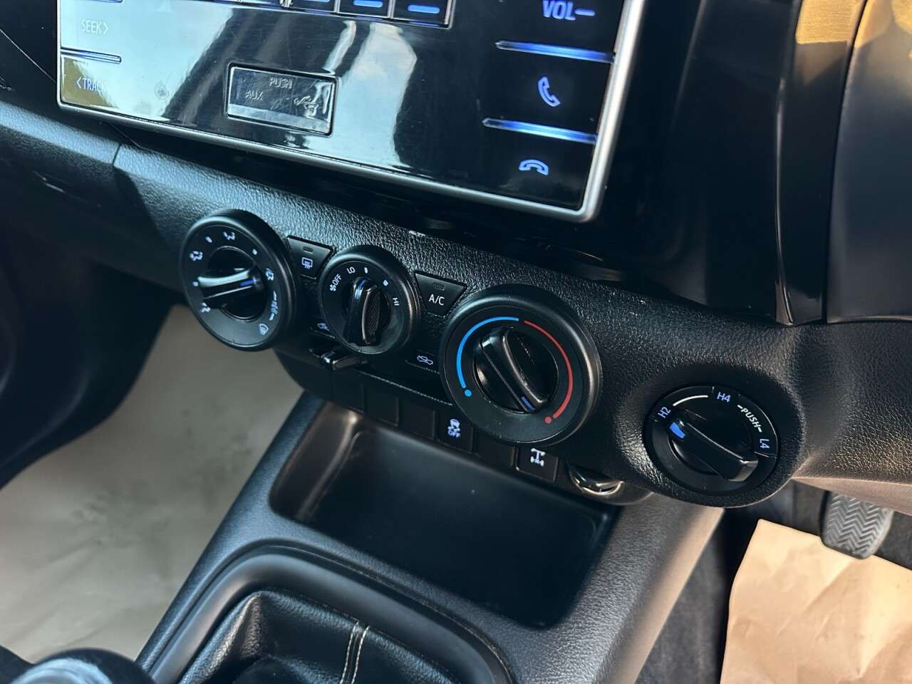 2019 TOYOTA HI-LUX 2019 TOYOTA HI-LUX