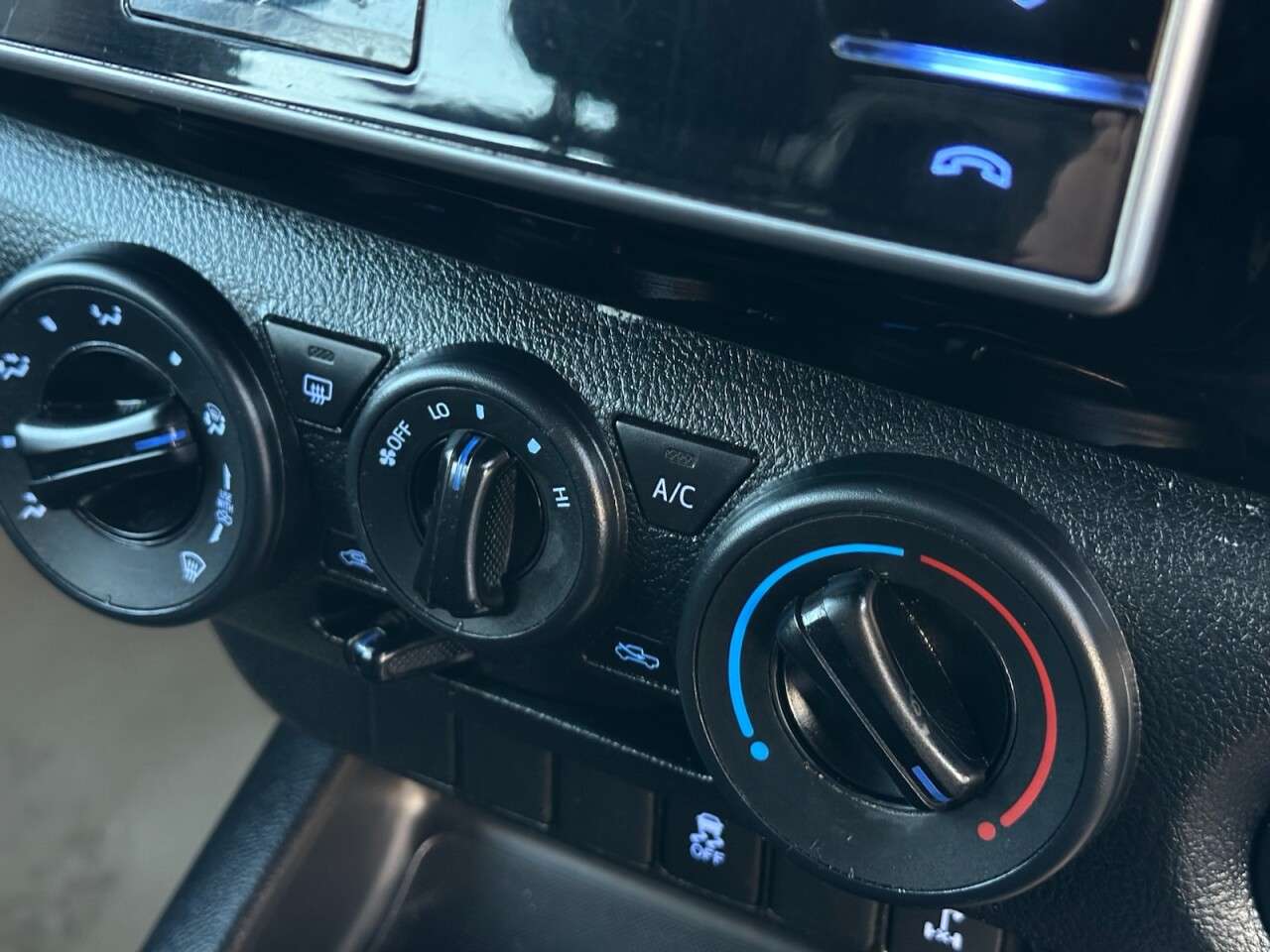 2019 TOYOTA HI-LUX 2019 TOYOTA HI-LUX