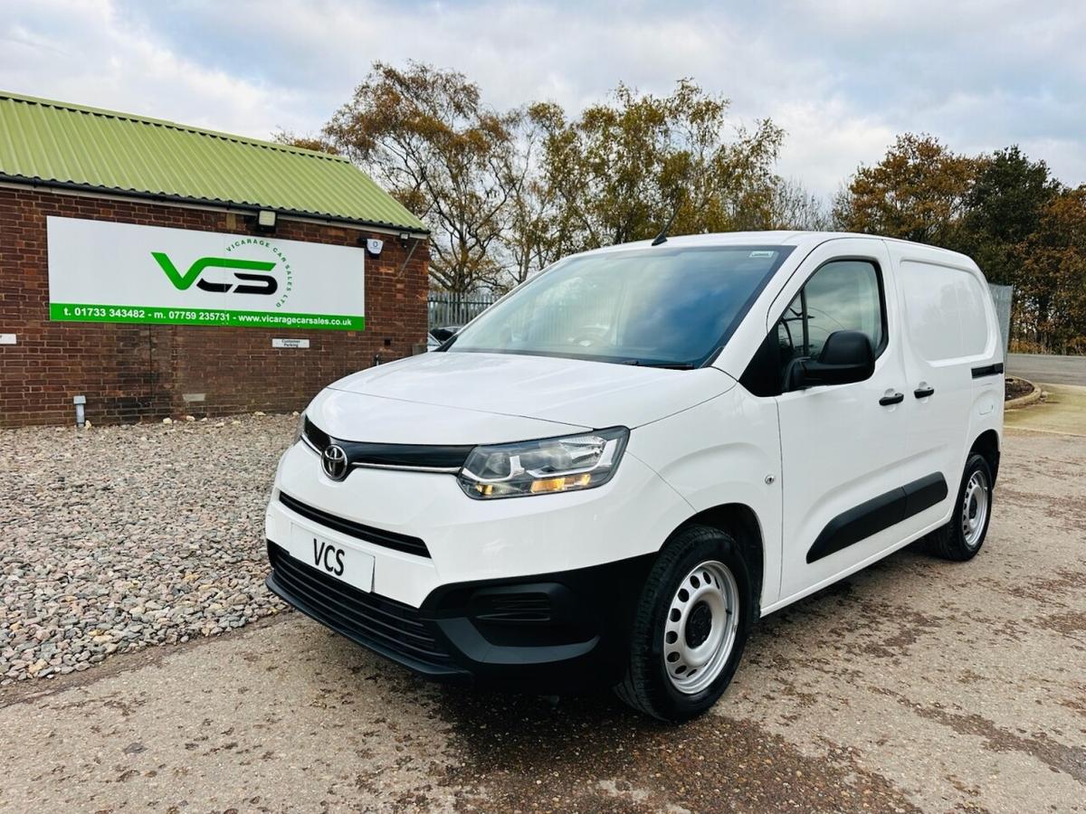Check out this Toyota Proace City 2022 Diesel Manual
