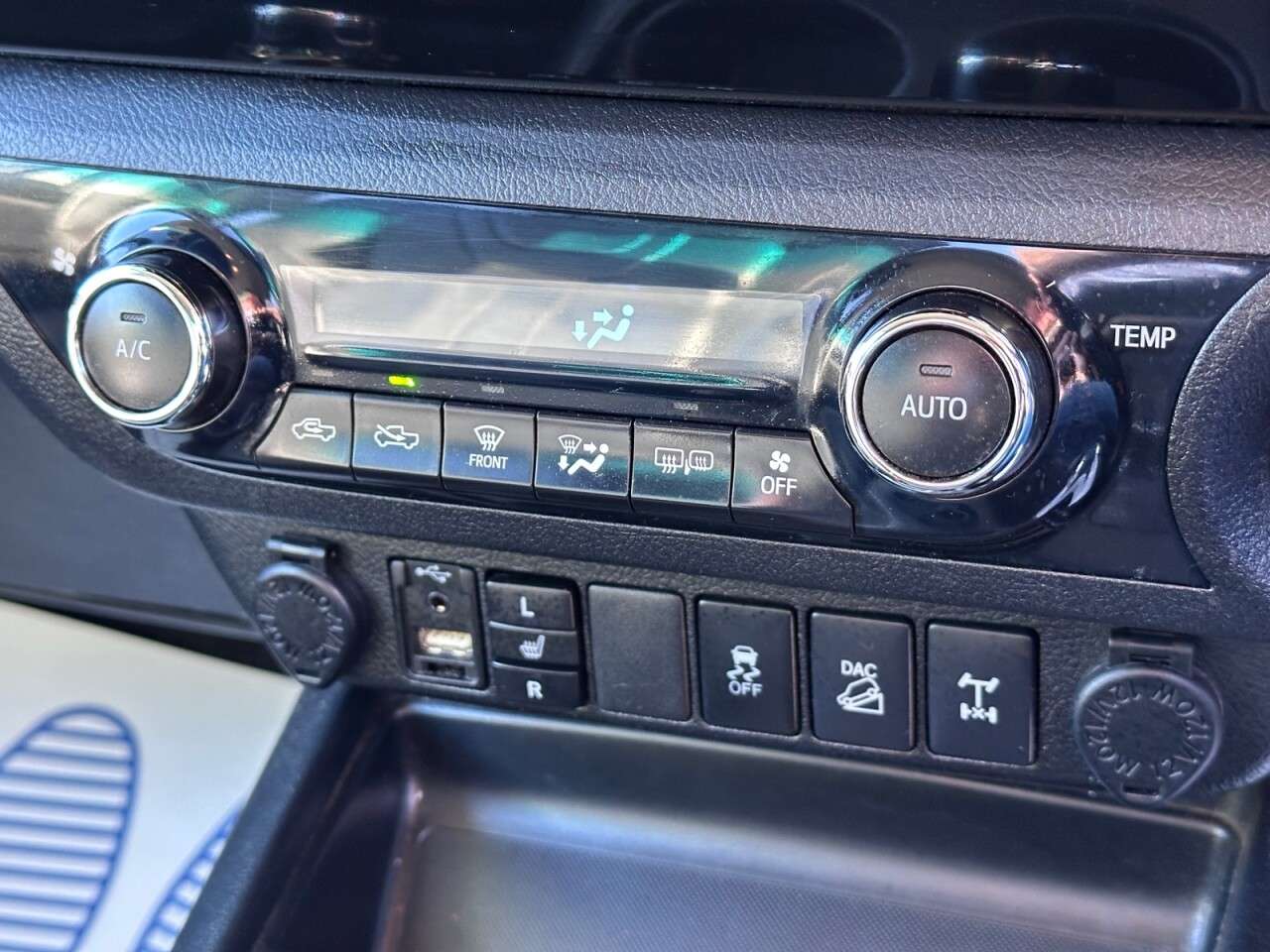 null TOYOTA HI-LUX null TOYOTA HI-LUX