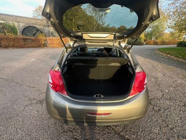 2013 PEUGEOT 208 2013 PEUGEOT 208