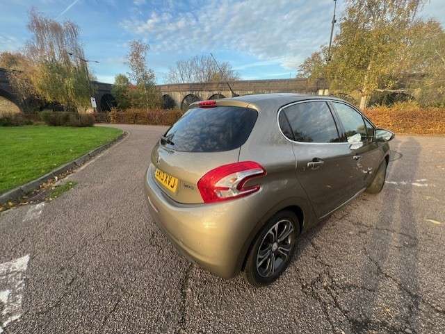 2013 PEUGEOT 208 2013 PEUGEOT 208