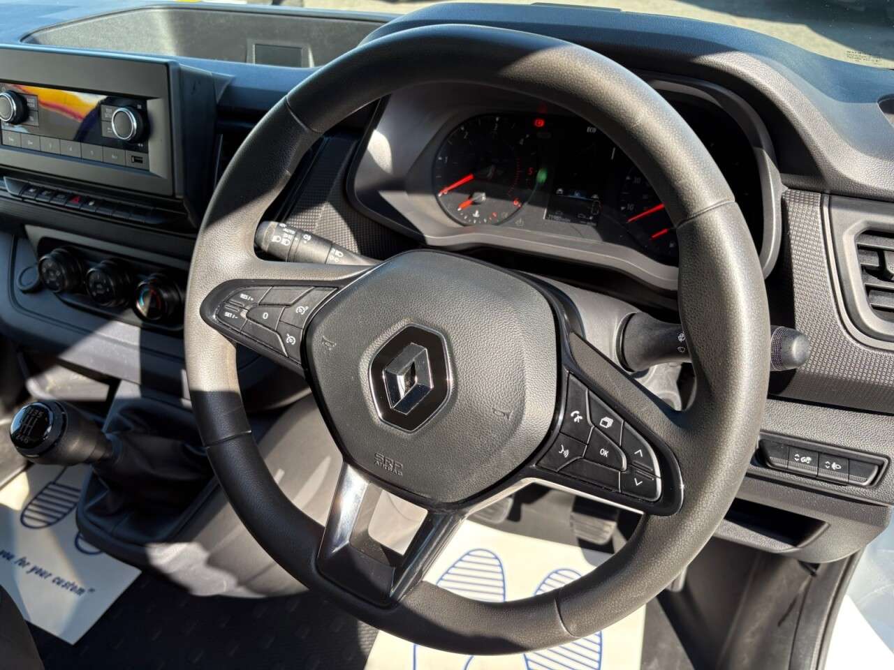 2022 RENAULT TRAFIC 2022 RENAULT TRAFIC