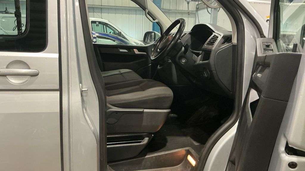 2018 VOLKSWAGEN TRANSPORTER SHUTTLE 2018 VOLKSWAGEN TRANSPORTER SHUTTLE