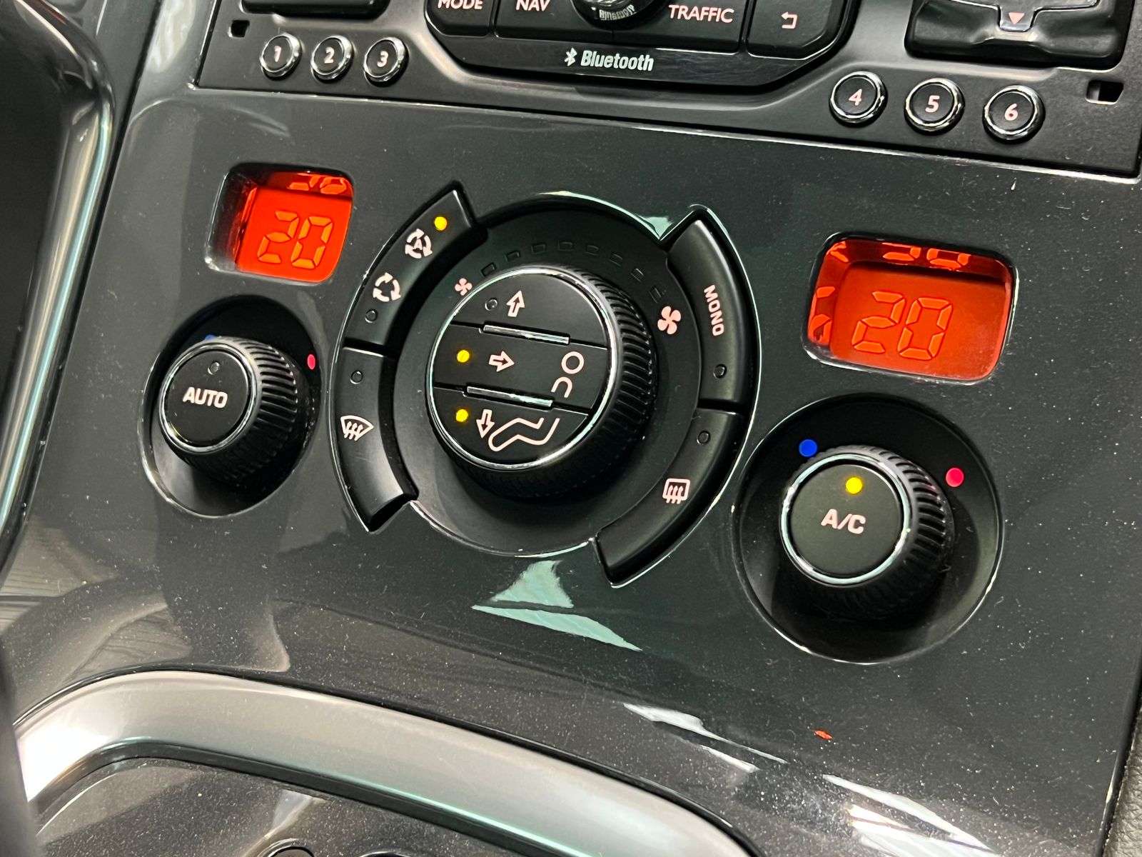 2015 PEUGEOT 3008 2015 PEUGEOT 3008